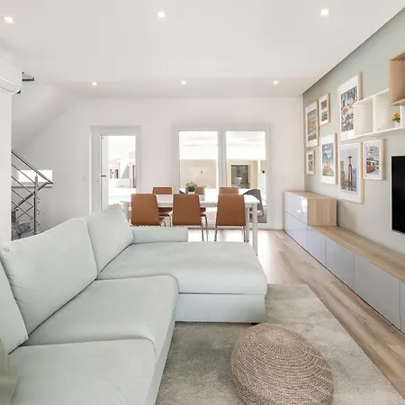 Feriehus 3br Oasis With Pool By Lovelystay *