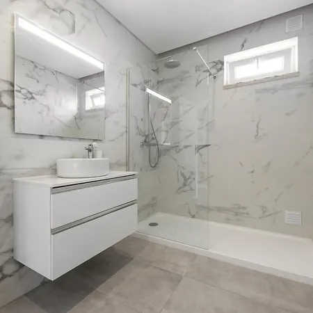 3br Oasis W/ Pool & Ac By Lovelystay *