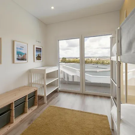 3br Oasis W/ Pool & Ac By Lovelystay