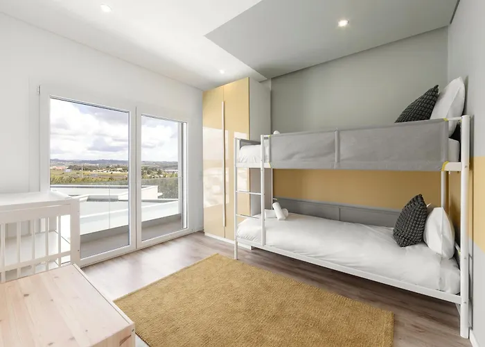 Semesterbostad 3br Oasis With Pool By Lovelystay