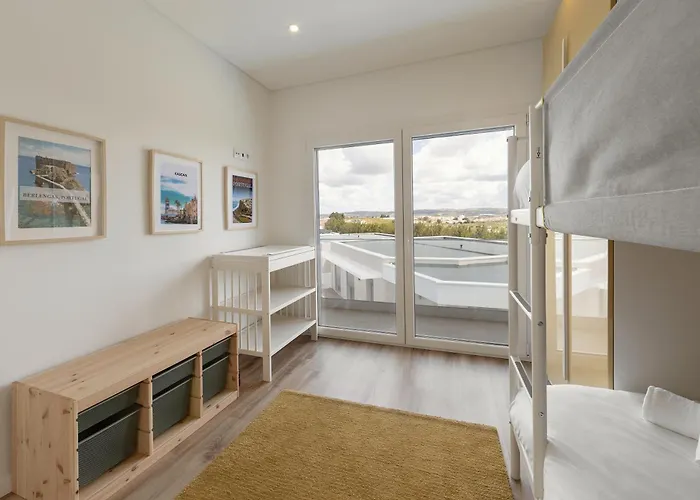 3br Oasis With Pool By Lovelystay